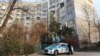 Алматыда тогуз кабаттуу имараттын жанынан аялдын жана анын эки баласынын сөөгү табылган.