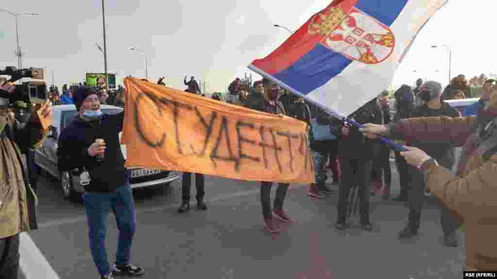 Dolazak studenata na blokadu auto puta kod Sava Centra u Beogradu