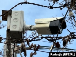 Камера виробництва китайської компанії Hikvision на військовому об’єкті в Румунії