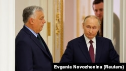 Прем'єр-міністр Угорщини Віктор Орбан і президент Росії Володимир Путін прибувають на зустрічі в Москві. Росія, 5 липня 2024 року