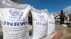 Raseljeni Palestinci čekaju na pomoć UNRWA-e u Rafahu, južno područje Pojasa Gaze, 7. marta 2024.