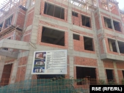 Nedovršena zgrada Univerziteta koji radi u srpskom sistemu, Severna Mitrovica, Kosovo