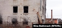 Зруйнований будинок в районі Бобровиця, Чернігів. Цей район постраждав найбільше через обстріли
