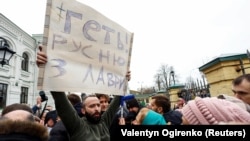 Глава ПЦУ  вважає, що не всі прихожани УПЦ МП усвідомлюють, що вони ходять до російських храмів. 