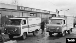 Прототипи на електрически микробуси за доставка в Москва, април 1975 г.