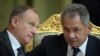 Микола Патрушев (л) разом зі своїм наступником на посаді Сергієм Шойгу