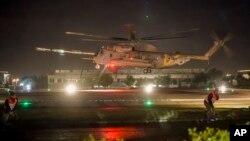 Хеликоптер с израелски заложници, освободени от Хамас, каца в медицинския център Шеба в Рамат Ган, Израел, рано в четвъртък, 30 ноември 2023 г.