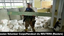 Член РДК на прикордонному переході Грайворон у Козинці, Бєлгородська область, Росія. Фото оприлюднено 23 травня 2023 року