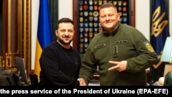 Зустріч президента України Володимира Зеленського (л) і головнокомандувача ЗСУ Валерія Залужного 8 лютого 2024 року, в день відставки військового керівника