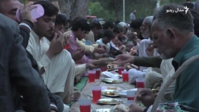 اسلام اباد کې یو خیریه سازمان بېوزلو ته روژه ماتی ورکوي