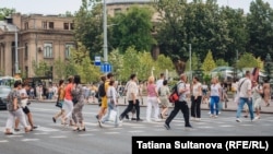 Datorită migrației interne, numărul locuitorilor din orașe a crescut cu 5,5 mii persoane în detrimentul localităților rurale. 
