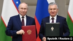 Владимир Путин и Шавкат Мирзияев во время визита российского президента в Узбекистан. Ташкент, 27 мая 2024 года. 