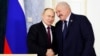 Очільники Росії та Білорусі, Володимир Путін (ліворуч) і Олександр Лукашенко під час зустрічі в російському Петербурзі, 29 січня 2024 року (фото ілюстративне)