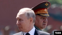 Президент Росії Володимир Путін і міністра оборони Сергій Шойгу на церемонії до Дня пам'яті у Москві. Росія, 22 червня 2023 року