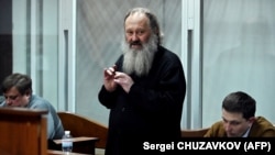 Під час засідання Солом’янський районний суд Києва задовольнив клопотання прокурора продовжити домашній арешт митрополита із зобов’язанням носити браслет