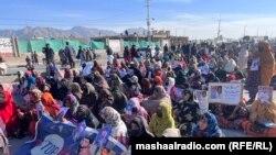 د بلوڅانو يووالي شورا تر انتظام لاندې د لاريون ګډونوال له تربته کوټې ته رسېدلي دي. د ډېسېمبر ۱۲مې انځور