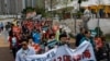 Od učesnika protesta se zahtijeva da oko vrata nose trake s brojevima, Hong Kongu, 26. mart 2023. 