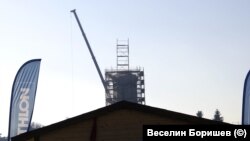 Най-високата фигура на Паметника на Съветската армия беше премахната напълно във вторник.