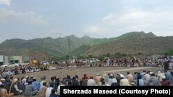 د شمالي وزیرستان په ګډون د پښتنو په یوشمېر سیمو کې د ستونزو د حل لپاره جرګې جوړول دود دي ـ پخوانی انځور.