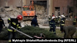 За даними Олександра Сєнкевича, внаслідок обстрілів пошкоджені 2 багатоповерхівки, 4 приватні будинки та господарські будівлі. Ілюстративне фото 