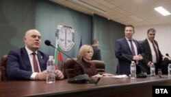 На пресконференция бяха обявени подробности от акцията срещу Nexo. От ляво на дясно: главният прокурор Иван Гешев, говорителката му Сийка Милева, зам.-главният прокурор Борислав Сарафов и началник на "Киберпрестъпления" Светослав Василев.