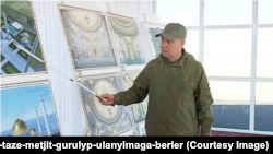 Gurbanguly Berdimuhamedow çyzgylar bilen tanyşýar