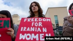 په ایران او یوشمېر نورو هېوادونو کې د مهسا امیني تر مړینې وروسته مظاهرې شوې دي - پخوانی انځور
