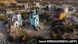 Uruşda ýumrulan binalar