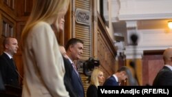 Rade Basta (u sredini) tokom izbora za ministra u Vladi Srbije