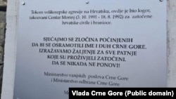 Spomen-ploča na bivšem logoru Morinj, u Boki kotorskoj, oktobar, 2022.