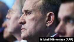 19 лютого РНБО запровадила санкції проти Віктора Медведчука, які ввів у дію указом президент Володимир Зеленський