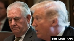 Рекс Тіллерсон (ліворуч) і Дональд Трамп
