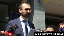 Лещенко наголошує, що адміністративні суди не мають права розглядати позови проти нього як народного депутата