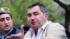 Полиция задерживает Армена Мартиросяна в ходе шествия оппозиции, Ереван 9 апреля 2013 г. (Фотография - News.am)