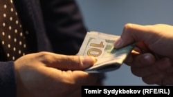 Kyrgyzstan - bribe, corruption, money, generic, undated