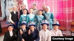 Одина Кочкорова с учениками