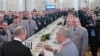 Президент Росії Володимир Путін піднімає тост за військових після вручення нагород, грудень 2017 року
