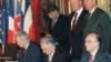 Dejtonski sporazum su 14. decembra 1995. godine u Parizu potpisali Alija Izetbegović, Franjo Tuđman i Slobodan Milošević.