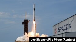 Раніше рекорд із виведення на орбіту найбільшої кількості супутників належав індійській місії