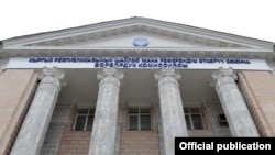 Жогорку Кеңешке 90 депутат шайланат, алардын 54ү партиялык тизме менен, 36сы бир мандаттуу округдан шайланат.