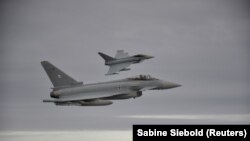 Два германски самолета Юрофайтър. Снимката е от 2018 г.