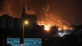 Иран. Пожар в нефтяных хранилищах в Шахране, к северо-западу от Тегерана. 15 июня 2025 года.