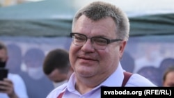 Віктар Бабарыка на пікеце па зборы подпісаў у Бабруйску, 15 чэрвеня