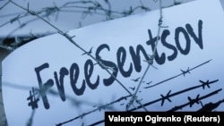 З вимогою негайно звільнити Сенцова до Росії неодноразово зверталися міжнародні організації, західні уряди, митці й активісти у всьому світі