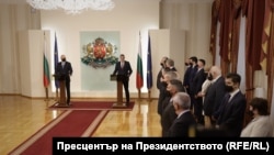 Служебното правителство на Стефан Янев полага клетва пред президента Румен Радев, 12 май 2021 г.