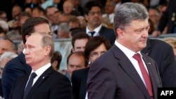 Архівне фото. Президент України Петро Порошенко (праворуч) та президент Росії Володимир Путін (ліворуч). Червень 2014, Франція