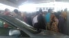 Банкоматы в Туркменистане пустуют, но люди часами простаивают в очередях