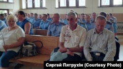 У судзе над старшым участковым інспэктарам Кобрынскага РАУС Сяргеем Куляшовым 