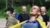 Мекенине кайтарылган украиналык согуш туткуну. 9-июнь 2025-жыл (Сүрөт тартылган аймактын аталышы ачыкка чыгарылган жок) 