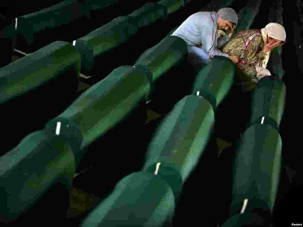 BiH, sahrana posmrtnih ostataka 610 žrtava genocida u Srebrenici, 10.07.2005.